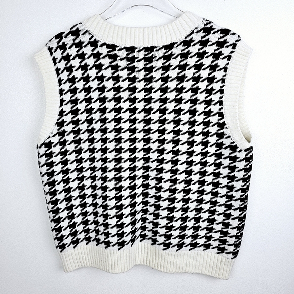 Hollister Black & White Houndstooth Sweater Vest - Picture 2 of 7
